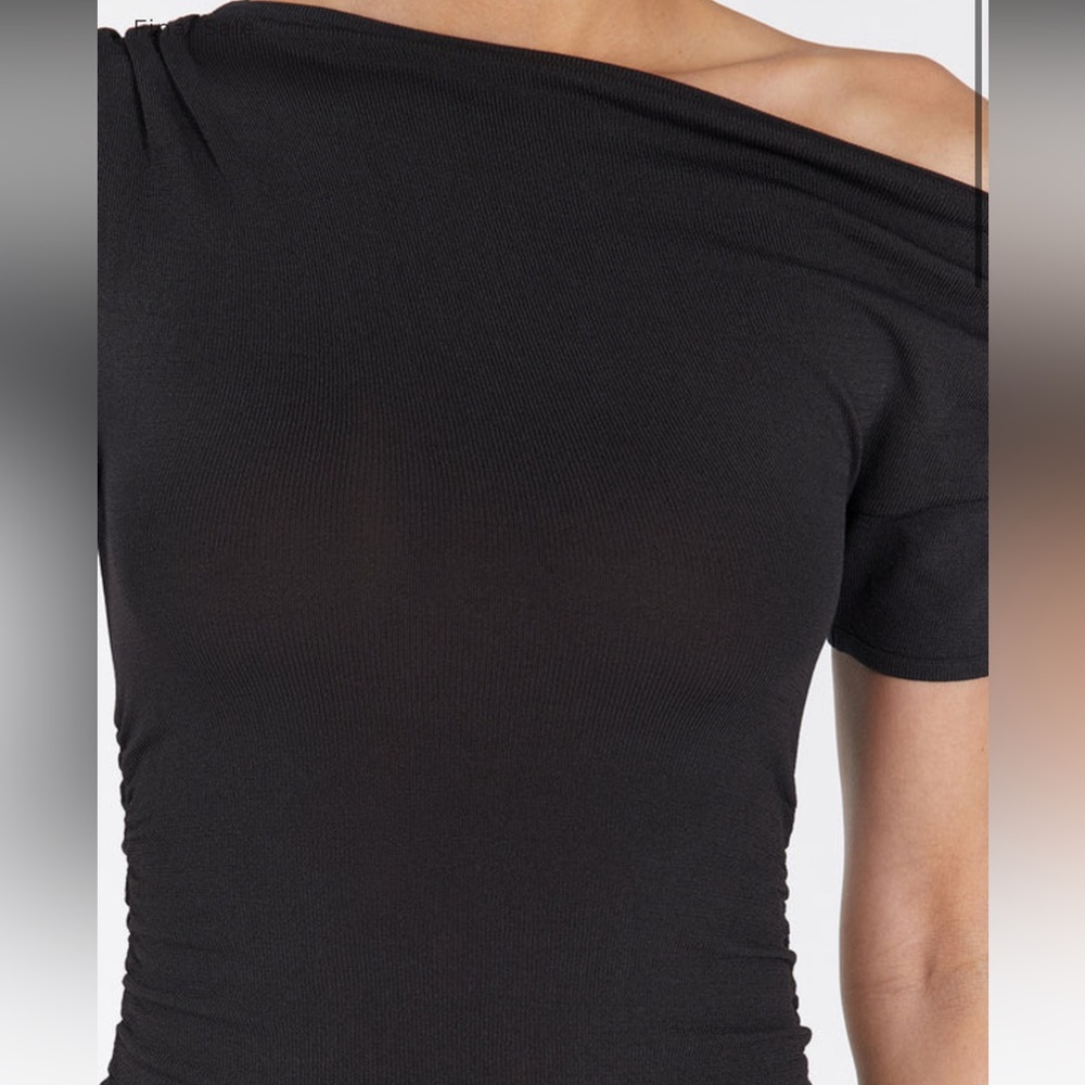 Elegant Black Off The Shoulder Midi Dress - Picture 5 of 6